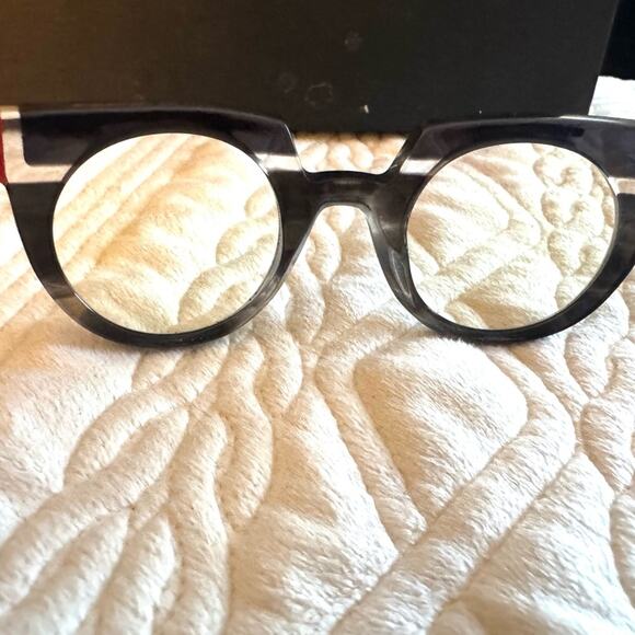 Anne & Valentin custom frames hand crafted in France 
Eyeglass Art Red Black - Picture 4 of 8